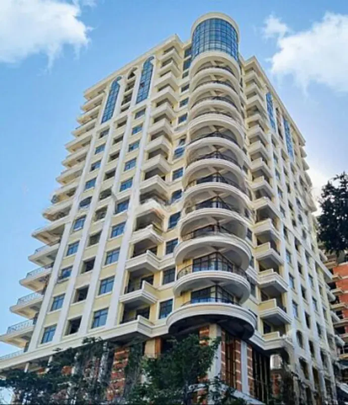 Satılır 3 otaqlı mənzil 145 m²