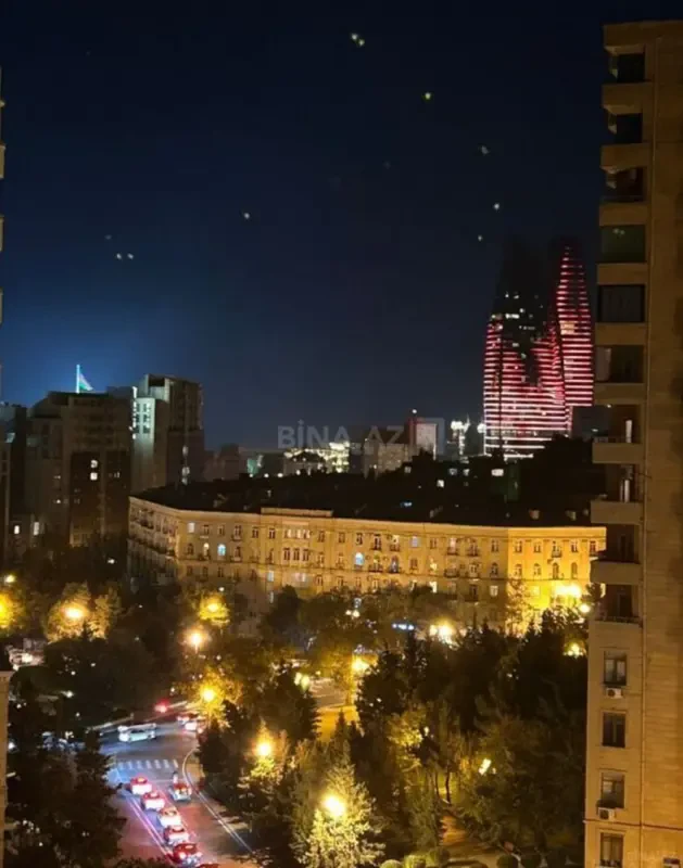 Satılır 3 otaqlı mənzil 115 m²