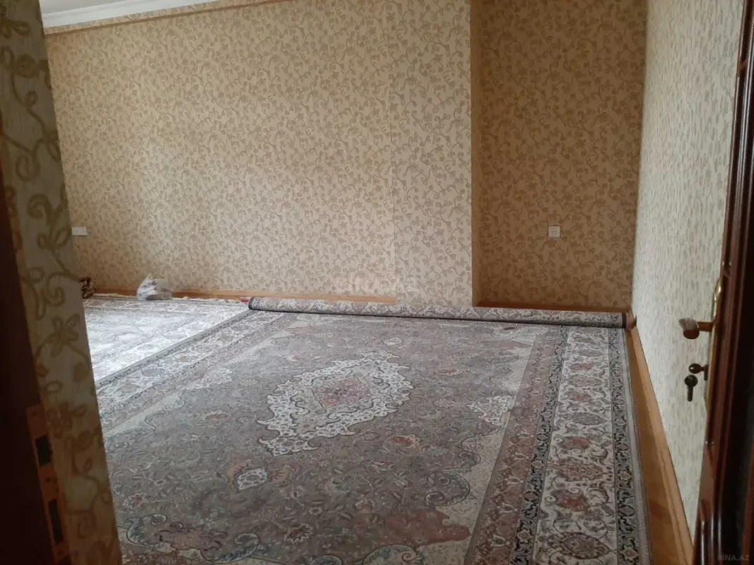 Satılır 4 otaqlı mənzil 150 m²