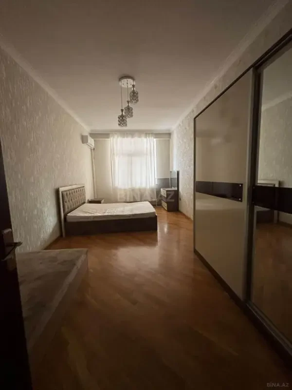 Kirayə verilir 3 otaqlı mənzil 170 m²