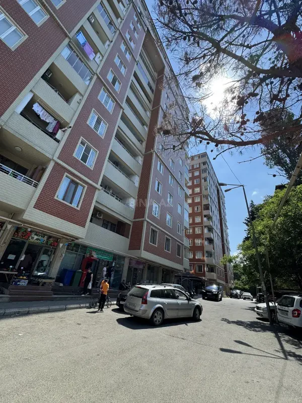 Satılır 4 otaqlı mənzil 163 m²