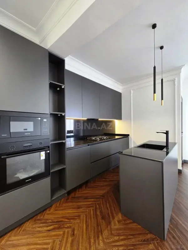 Satılır 3 otaqlı mənzil 142 m²