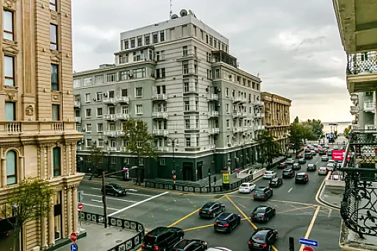 Kirayə verilir 3 otaqlı mənzil 130 m² — Bakı, Sahil qəs. 3 otaq 130.00 m²