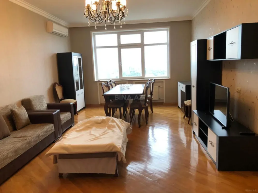 Kirayə verilir 2 otaqlı mənzil 102 m²