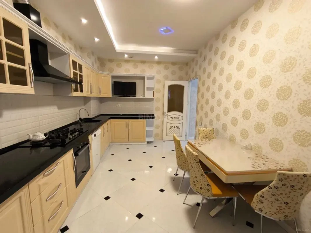 Kirayə verilir 3 otaqlı mənzil 130 m²