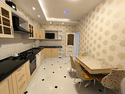 Kirayə verilir 3 otaqlı mənzil 130 m² — Bakı 3 otaq 130.00 m²