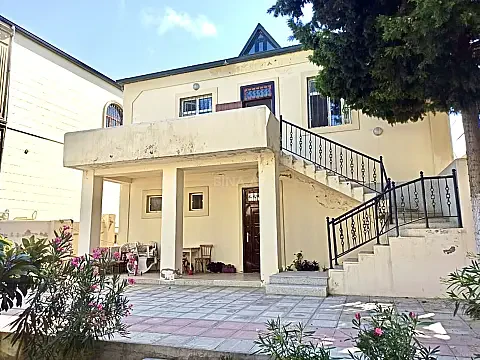 Satılır 8 otaqlı həyət evi 200 m² — Bakı, Badamdar 8 otaq 200.00 m²