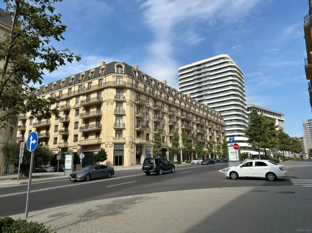 Satılır 3 otaqlı mənzil 137 m²