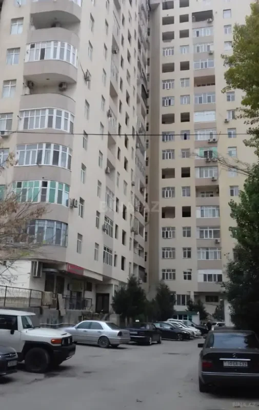 Satılır 3 otaqlı mənzil 137 m²
