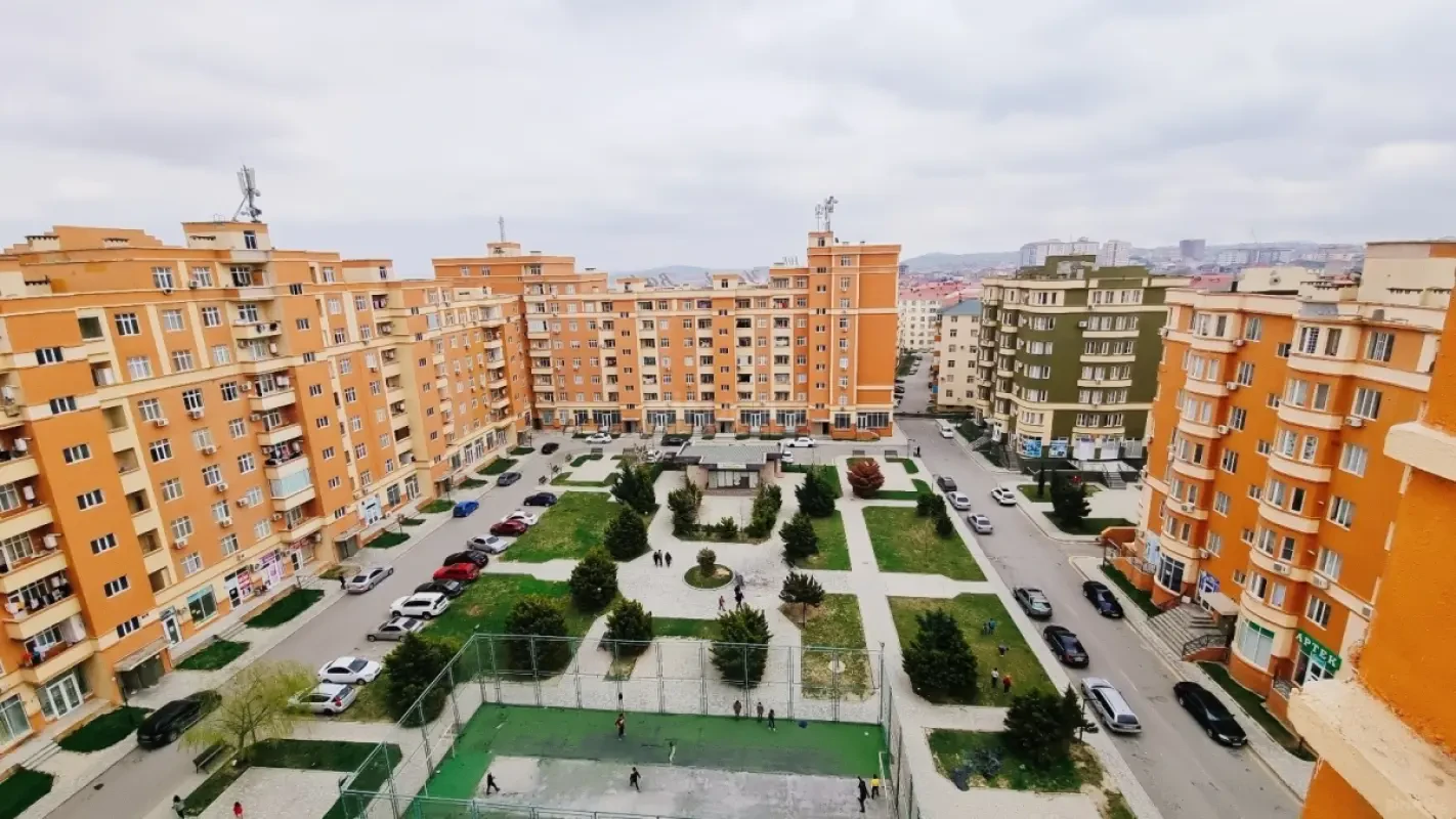 Satılır 4 otaqlı mənzil 132 m²