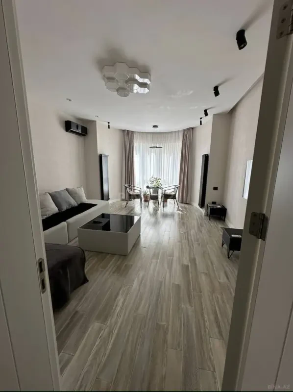 Satılır 3 otaqlı mənzil 126 m²