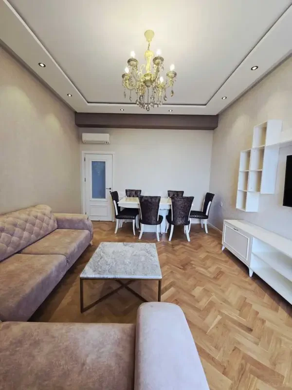 Satılır 2 otaqlı mənzil 97 m²