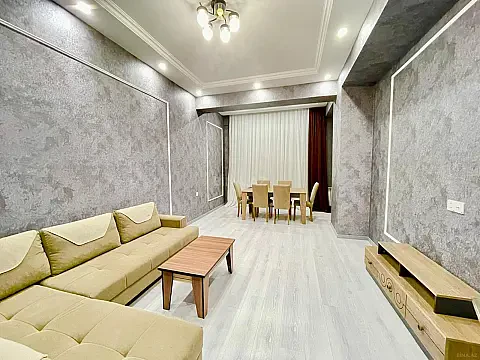 Kirayə verilir 4 otaqlı mənzil 200 m² — Bakı 4 otaq 200.00 m²