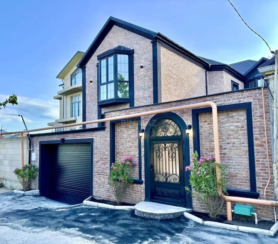 Satılır 5 otaqlı həyət evi 240 m²