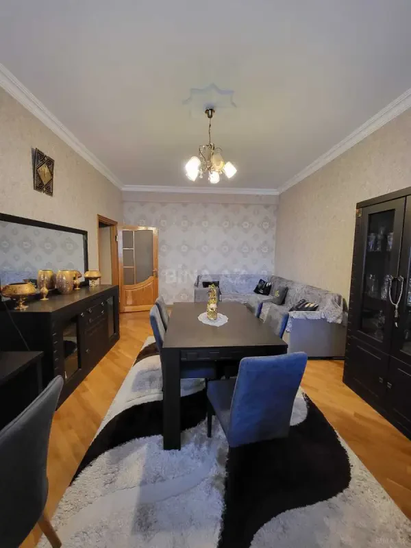 Satılır 2 otaqlı mənzil 82 m²