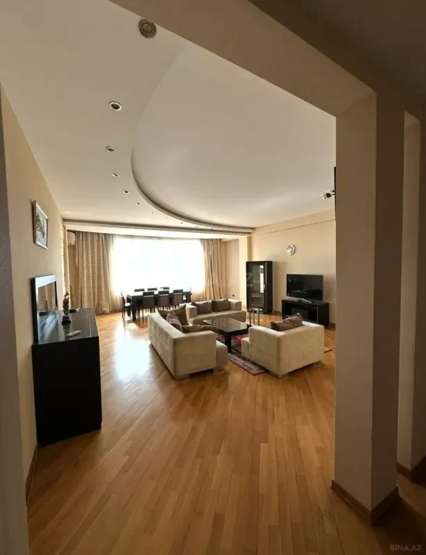 Kirayə verilir 4 otaqlı mənzil 200 m²
