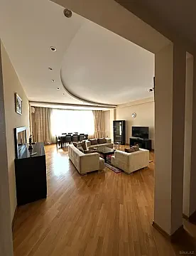 Kirayə verilir 4 otaqlı mənzil 200 m² — Bakı 4 otaq 200.00 m²