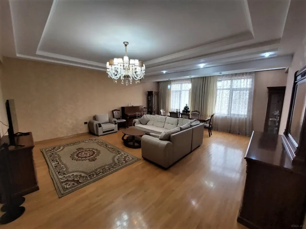 Kirayə verilir 4 otaqlı mənzil 170 m²