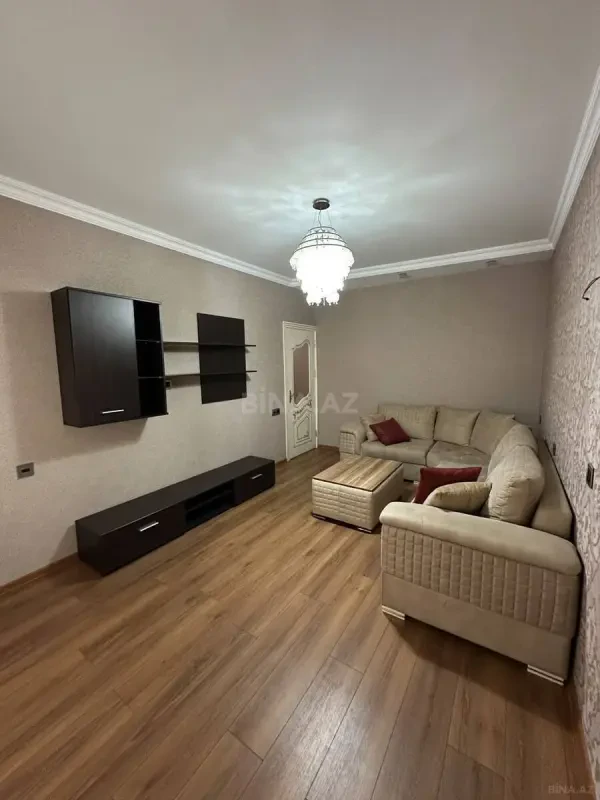 Kirayə verilir 4 otaqlı mənzil 140 m²