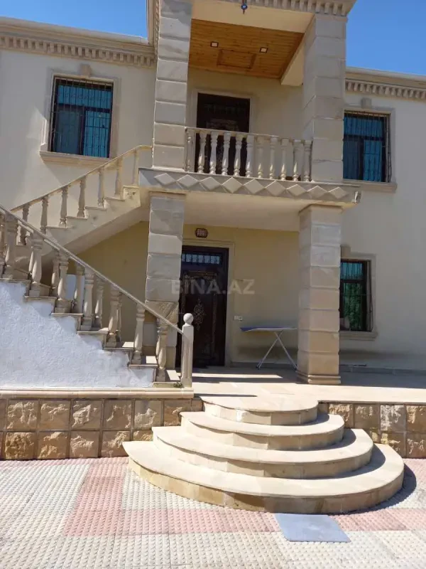 Satılır 4 otaqlı həyət evi 142 m²