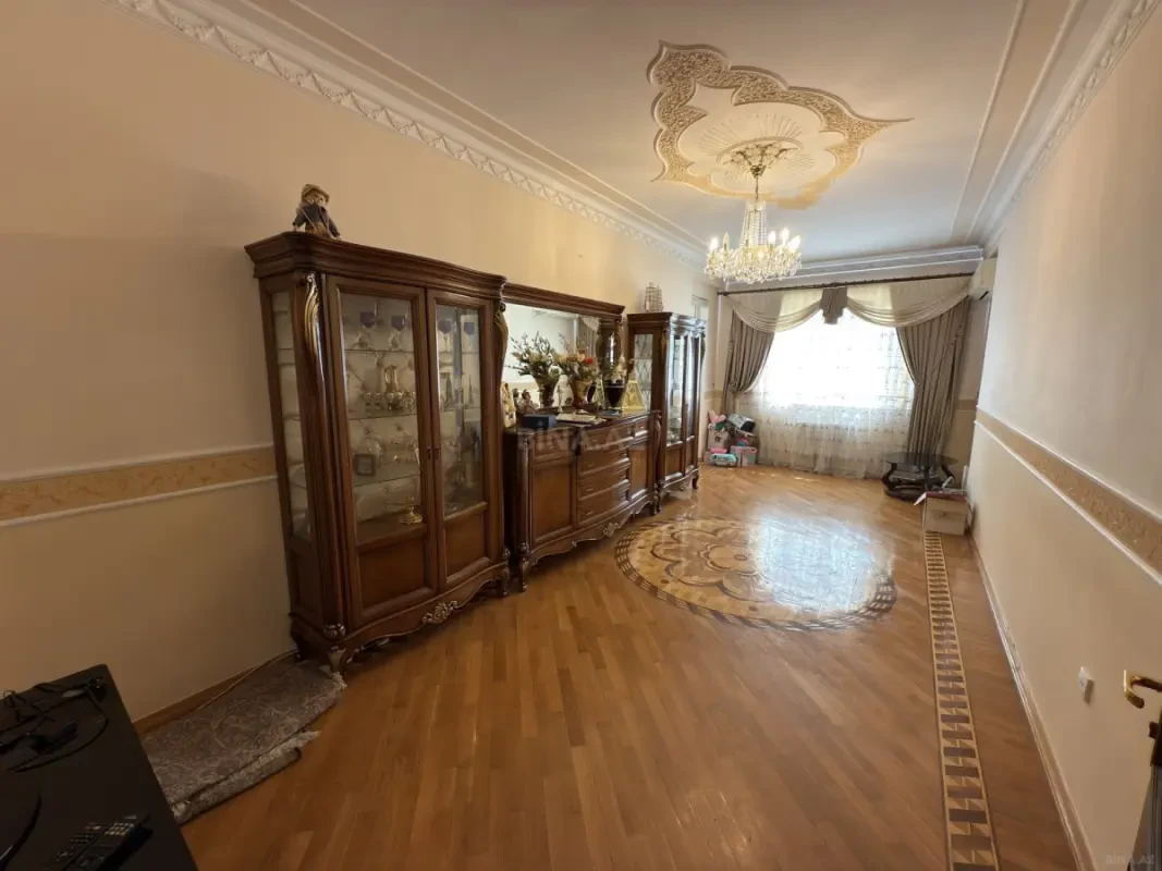 Satılır 3 otaqlı mənzil 115 m²