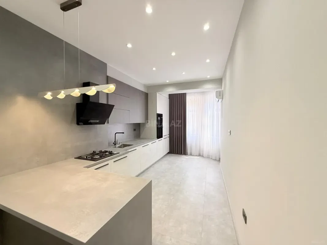 Satılır 2 otaqlı mənzil 106 m²
