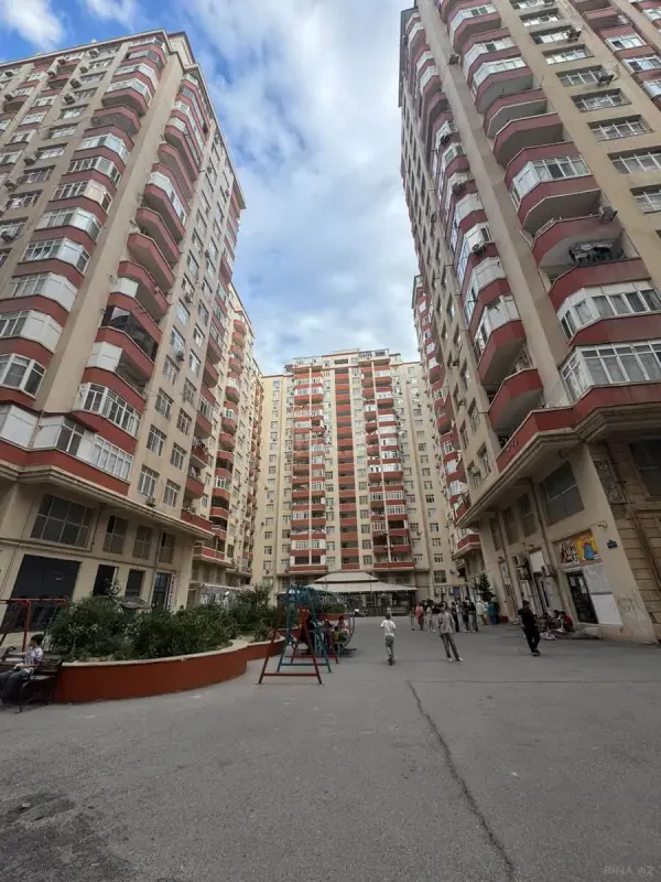 Kirayə verilir 2 otaqlı mənzil 102 m²