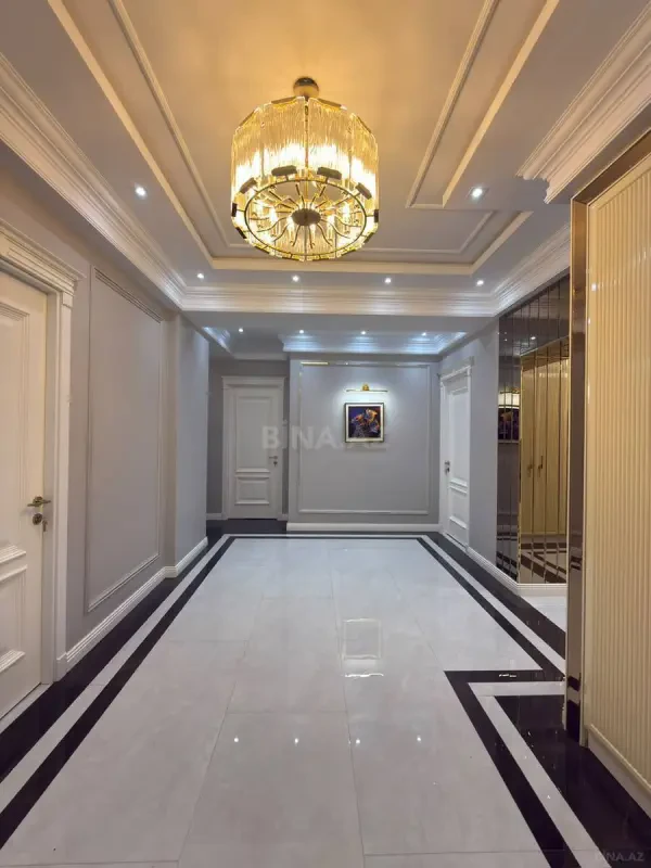 Satılır 4 otaqlı mənzil 164 m²