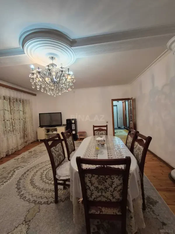 Satılır 4 otaqlı mənzil 130 m²