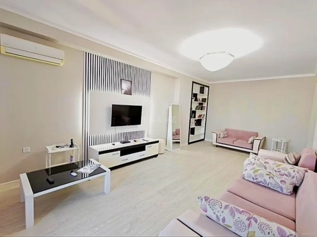 Satılır 2 otaqlı mənzil 95 m²