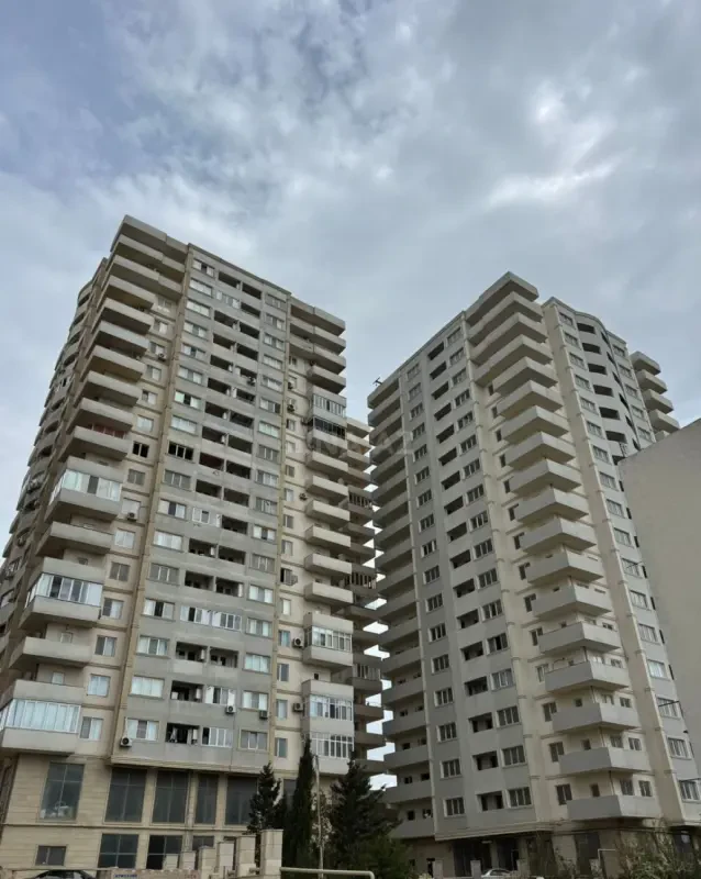 Satılır 2 otaqlı mənzil 112 m²