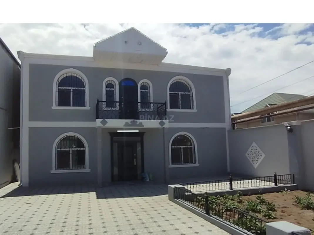Satılır 8 otaqlı həyət evi 220 m²
