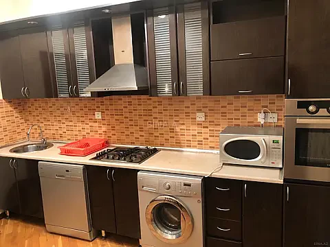 Kirayə verilir 3 otaqlı mənzil 120 m² — Bakı, Nizami 3 otaq 120.00 m²