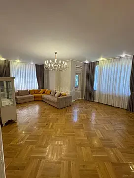 Satılır 3 otaqlı mənzil 135 m² — Bakı 3 otaq 135.00 m²