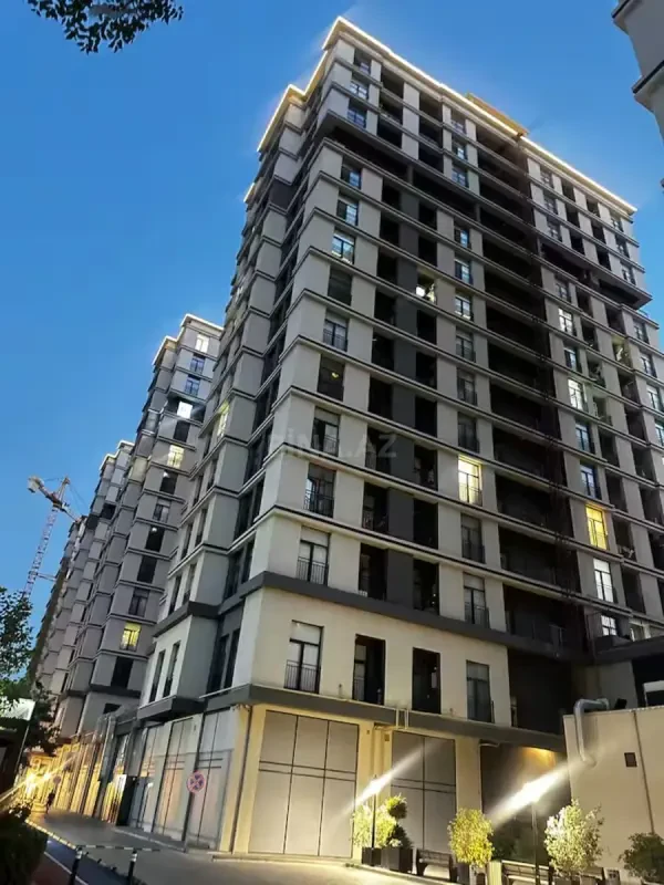 Satılır 3 otaqlı mənzil 104 m²
