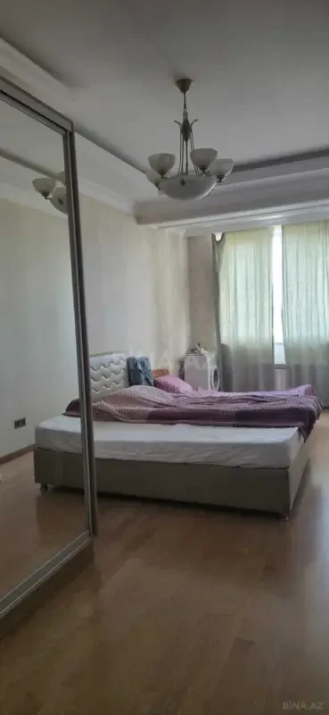 Kirayə verilir 2 otaqlı mənzil 79 m²