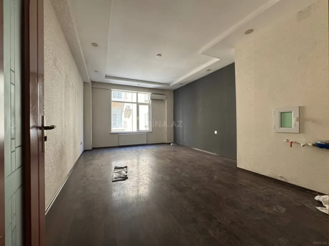 Satılır 4 otaqlı mənzil 140 m²