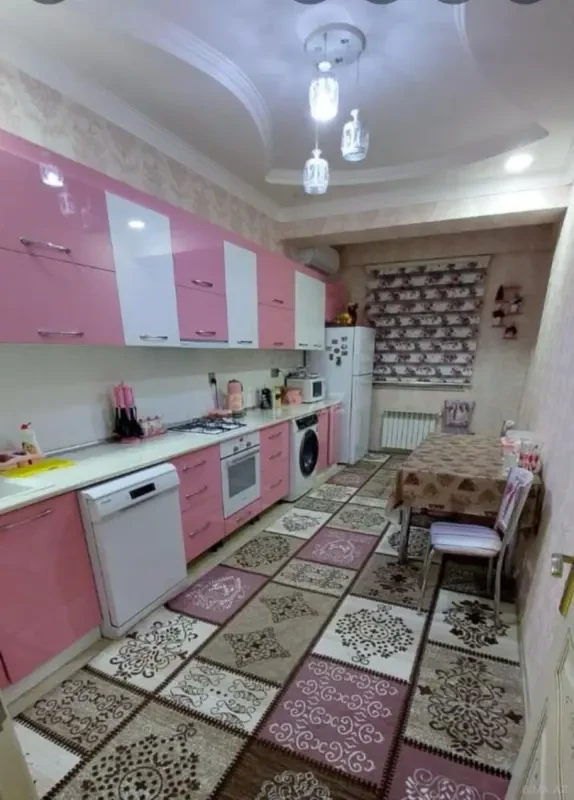 Satılır 3 otaqlı mənzil 132 m²
