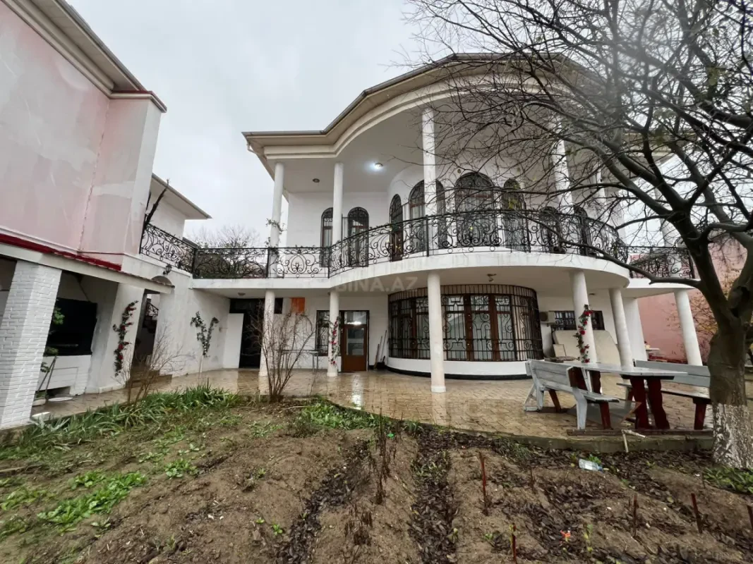 Kirayə verilir 8 otaqlı həyət evi 500 m²