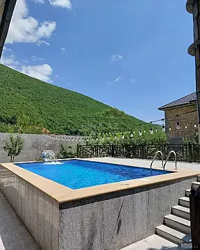 Kirayə verilir 6 otaqlı həyət evi 130 m² — Şəki 6 otaq 130.00 m²