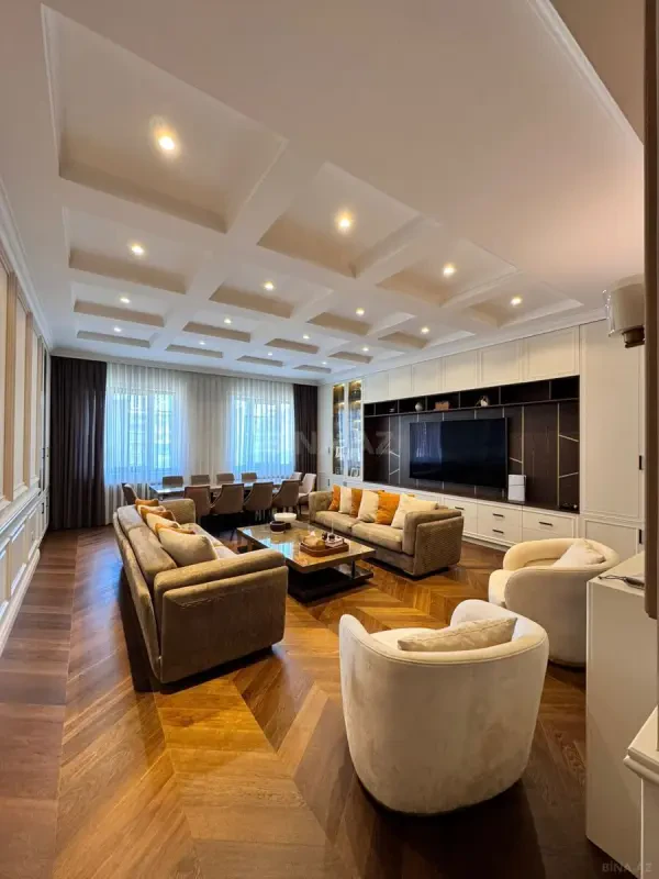 Satılır 7 otaqlı mənzil 285 m²