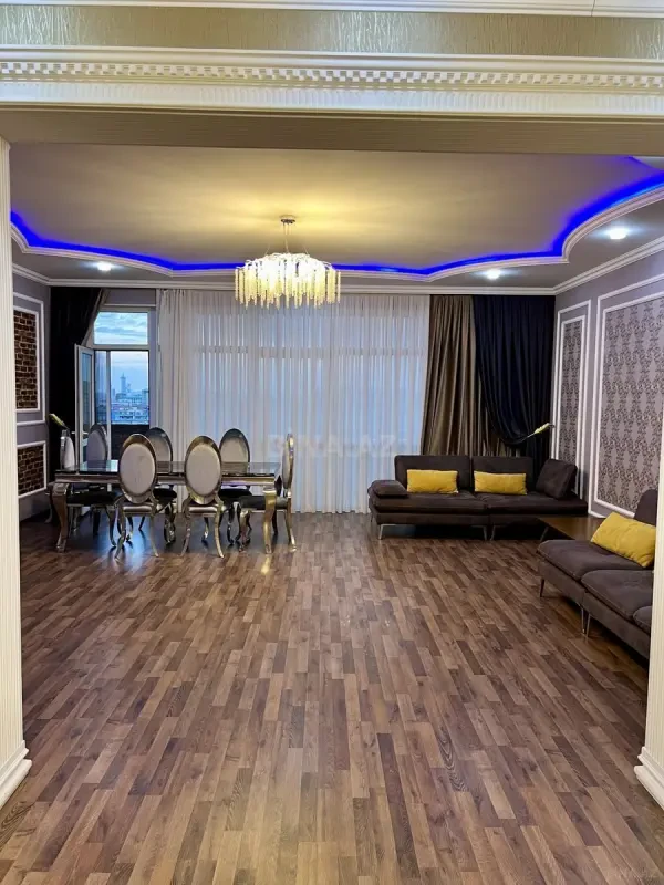 Satılır 5 otaqlı mənzil 310 m²