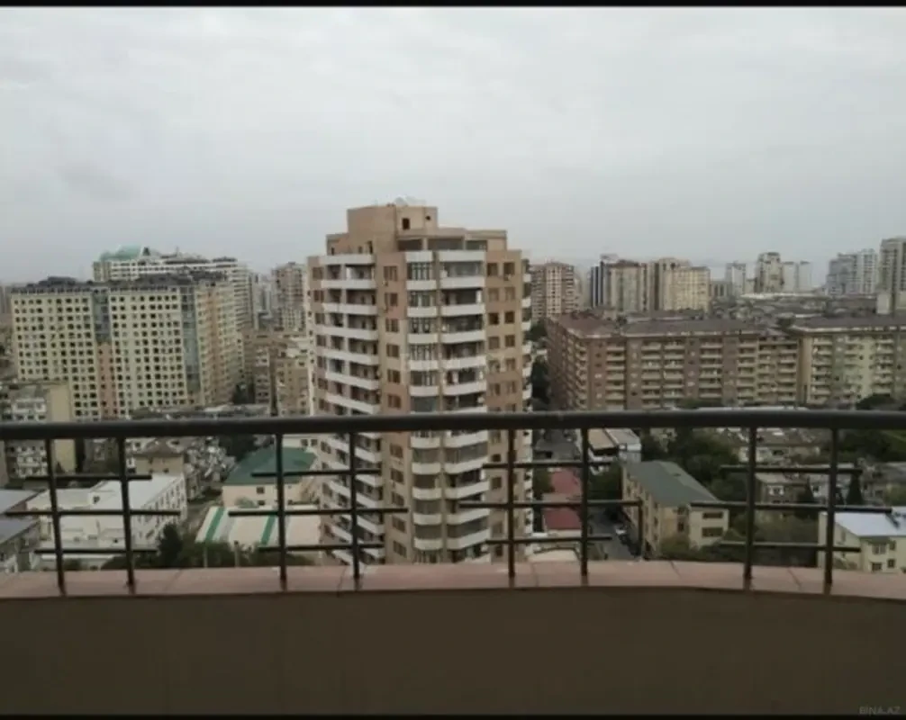Kirayə verilir 4 otaqlı mənzil 197 m²