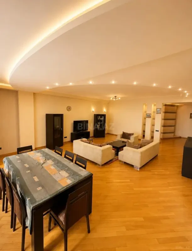 Kirayə verilir 4 otaqlı mənzil 200 m²