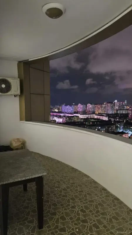 Kirayə verilir 2 otaqlı mənzil 105 m²
