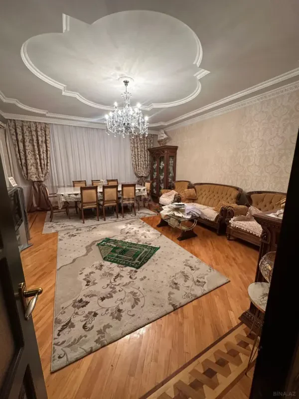 Satılır 3 otaqlı mənzil 130 m²