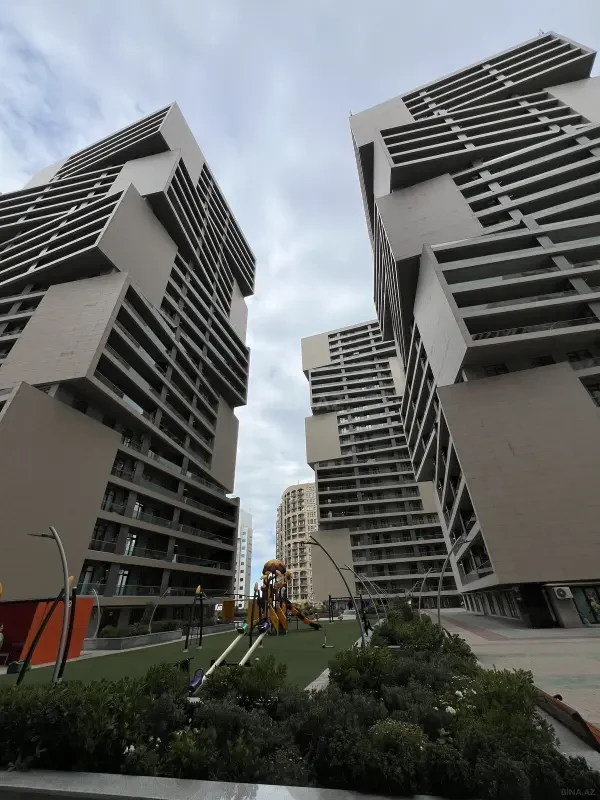 Satılır 3 otaqlı mənzil 145 m²