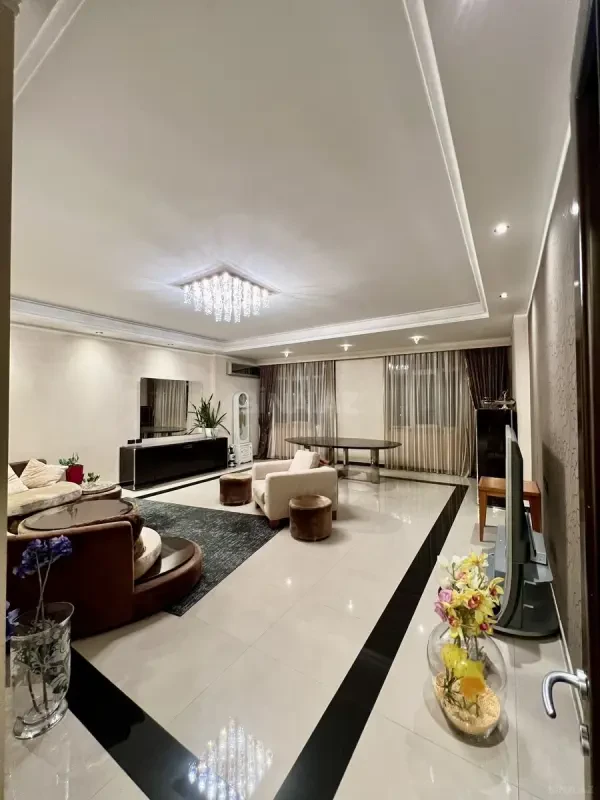 Satılır 4 otaqlı mənzil 180 m²