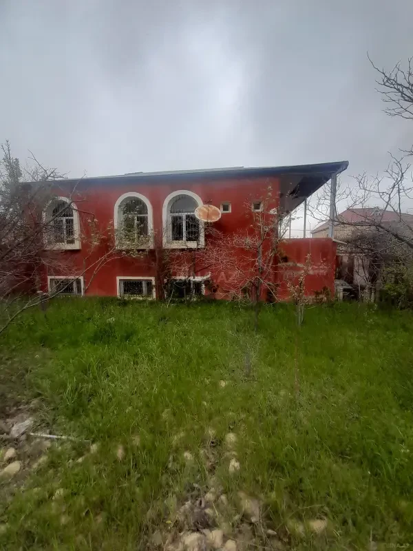 Satılır 4 otaqlı həyət evi 300 m²