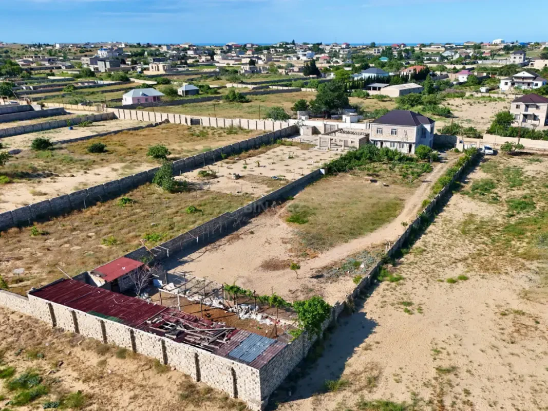 Satılır 8 otaqlı həyət evi 324 m²